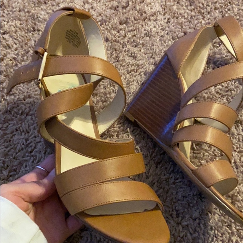 tan heels (disclaimer: green size tag inside heel)